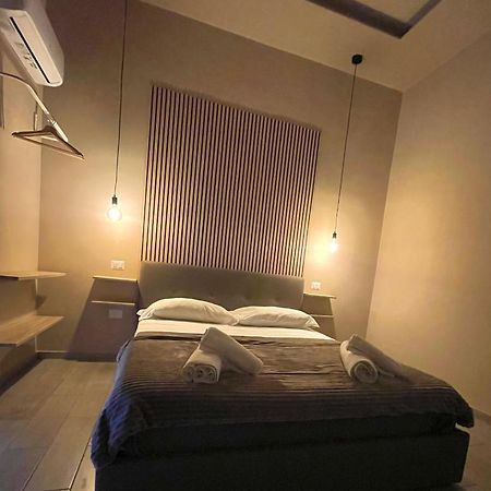 Valentine'S House Bed & Breakfast เนเปิลส์ ภายนอก รูปภาพ