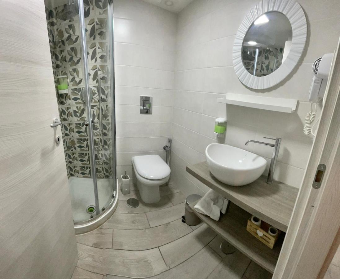 Valentine'S House Bed & Breakfast เนเปิลส์ ภายนอก รูปภาพ